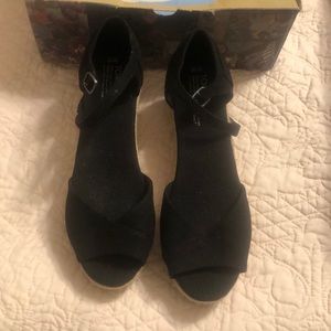 Women’s TOMS Platform Linen Wedge Size 10